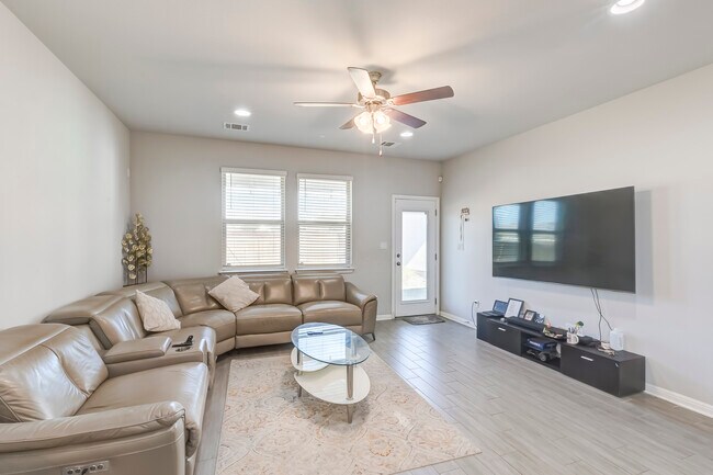 Foto del edificio - 2917 Birch Pk Path