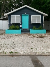 Building Photo - 1116 17th St W