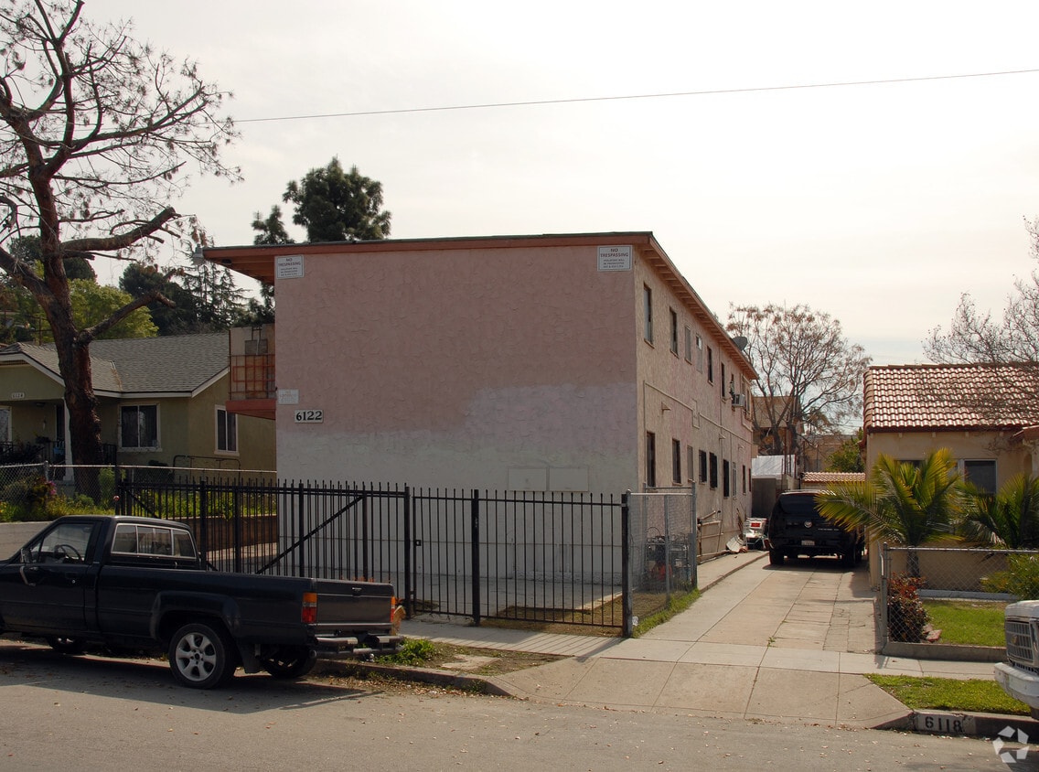 Building Photo - 6122 Mesa Ave