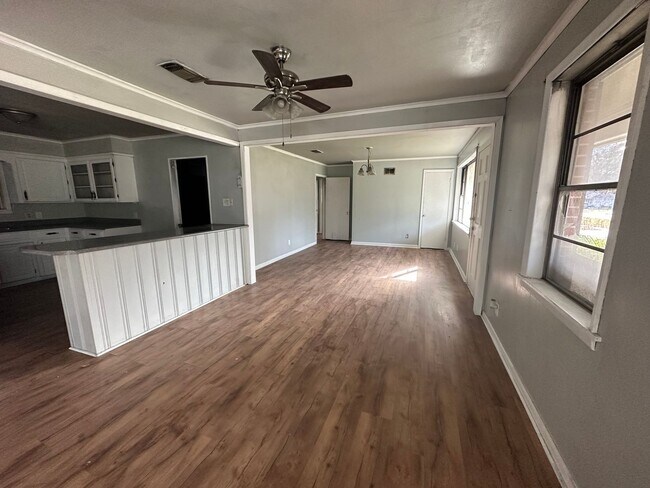 Foto del edificio - Beautiful 3 Bedroom Southern Hills Home wi...