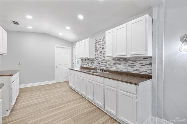 Building Photo - 22 E Samano St