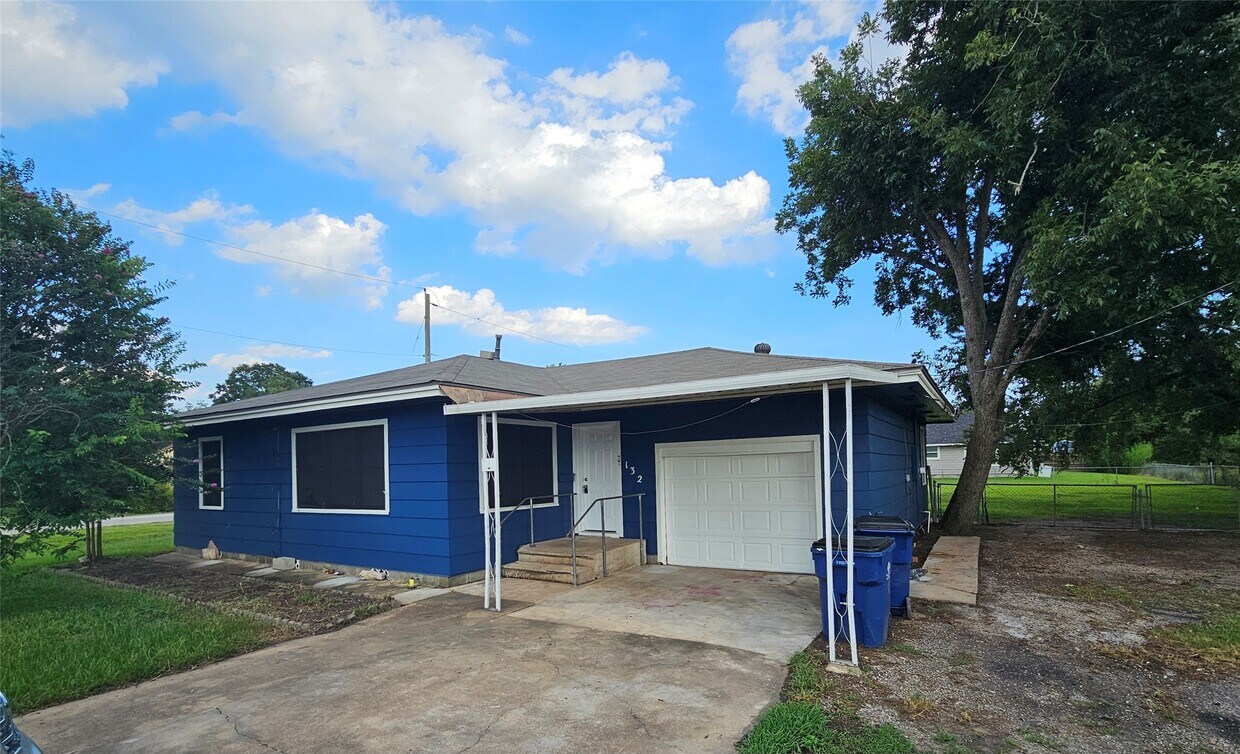 Foto principal - 132 W Texaco St