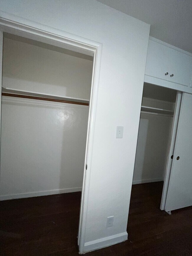 Building Photo - 3702