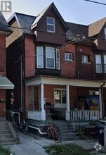 Building Photo - 562 Bathurst St