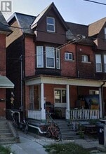 Building Photo - 562 Bathurst St