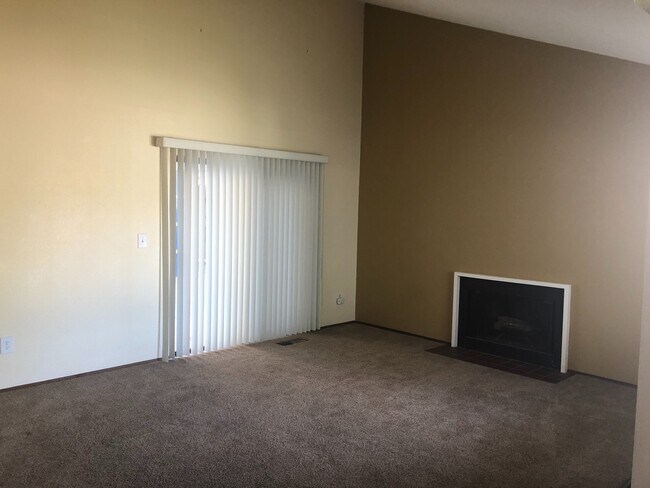 Foto del edificio - 3336 HARTFORD AVE., FAIRFIELD