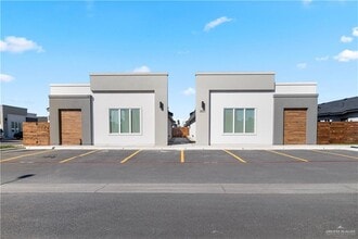 Building Photo - 16 Jessica Ln