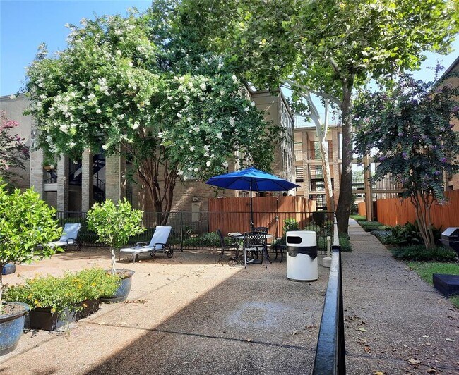 Foto del edificio - 4639 Wild Indigo St