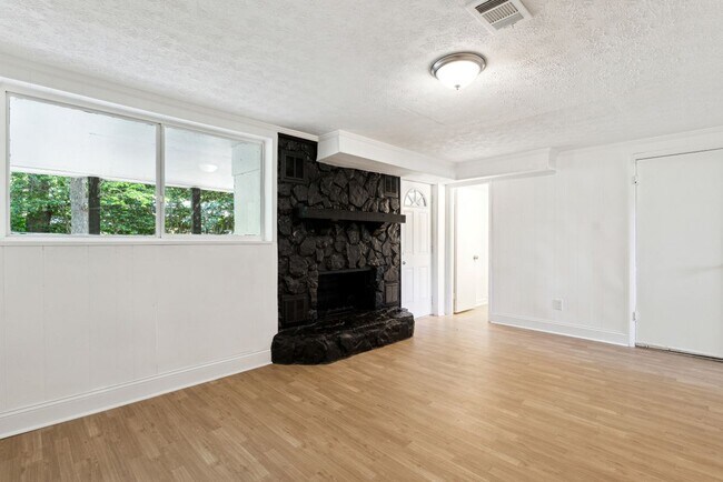 Building Photo - 1421 Iron Gate Blvd