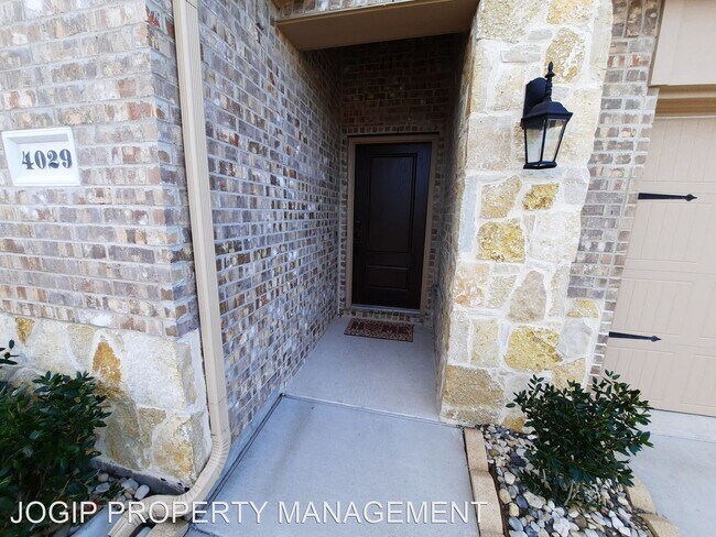 Building Photo - 4 br, 3 bath House - 4029 Ellinger Dr.