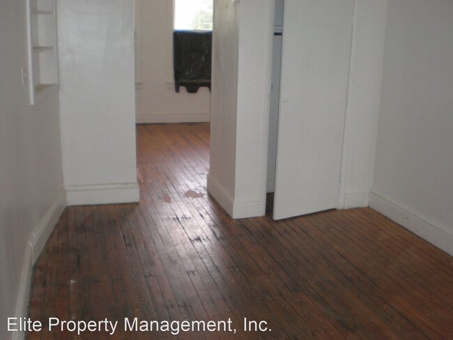 Building Photo - 1 br, 1 bath House - 640 W. Princess St., ...