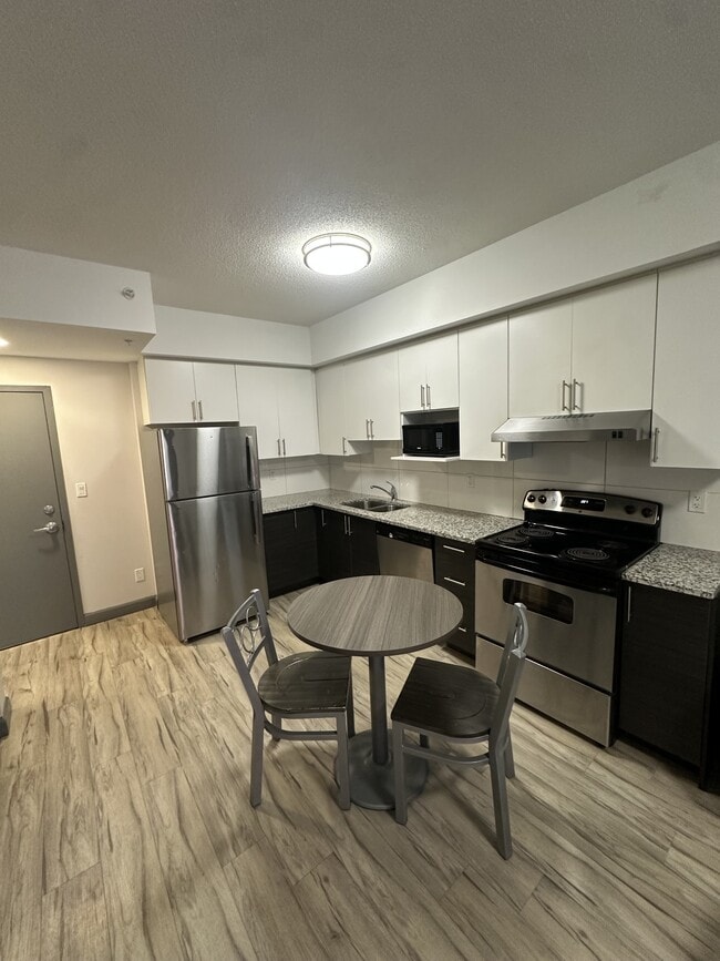 Building Photo - 258C-258C Sunview St