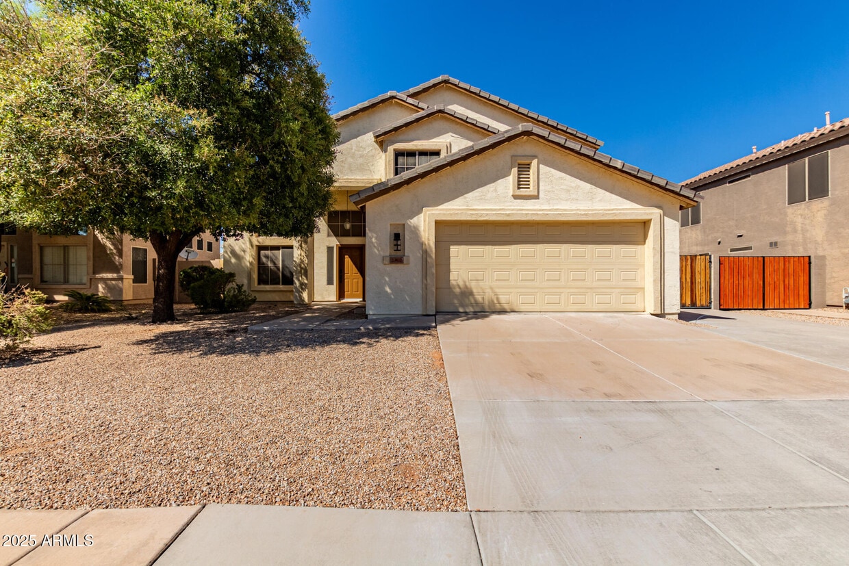Primary Photo - 2302 E Torrey Pines Pl
