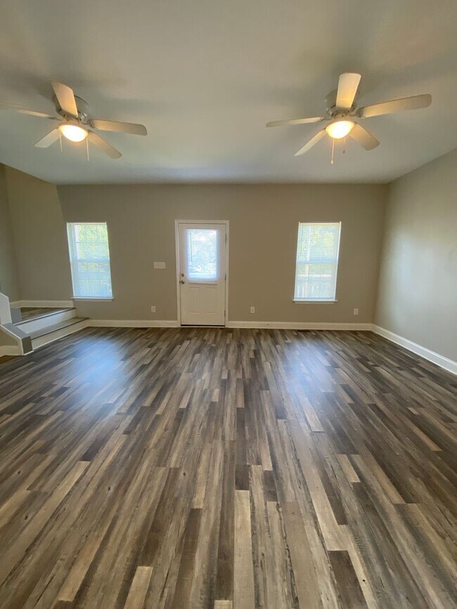 Foto del edificio - 162 Strickland Ave