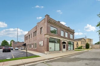 Building Photo - 1111 55th St