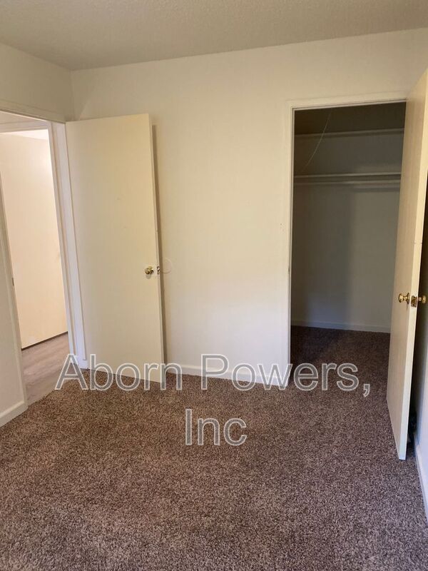 Foto del edificio - 2807-2813 Manor Dr