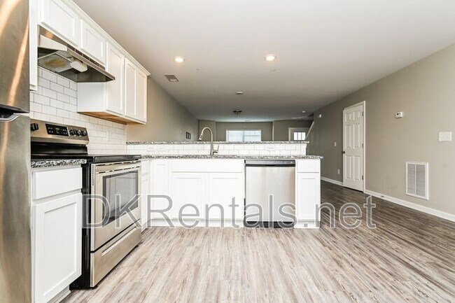 Building Photo - 402 Whippet St