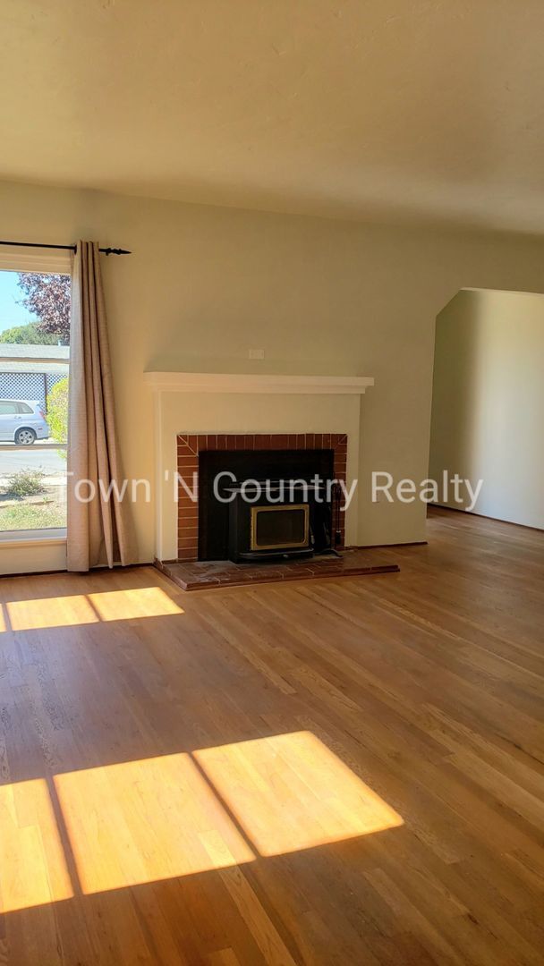 Foto del edificio - Charming 3-Bedroom Home in South Salinas –...