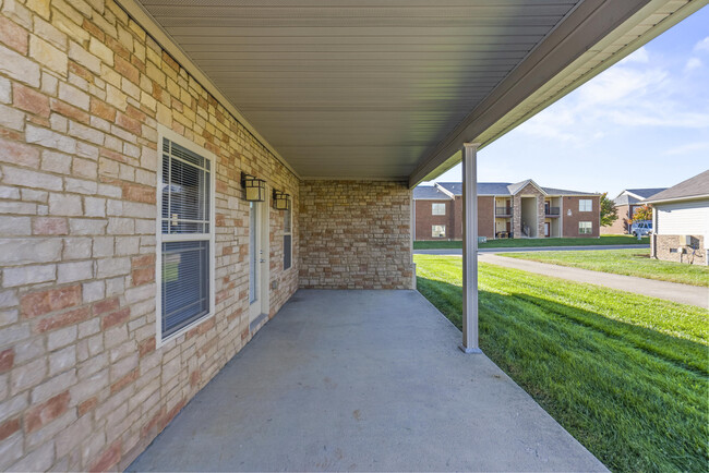 Building Photo - 583 Regency Cir