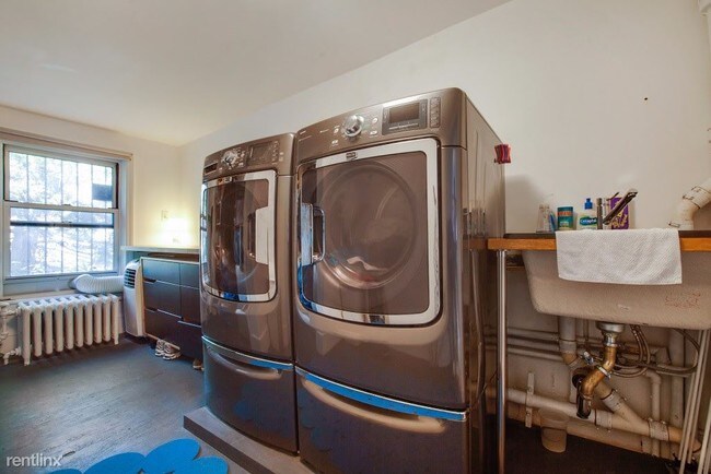 Building Photo - 429 Pacific St