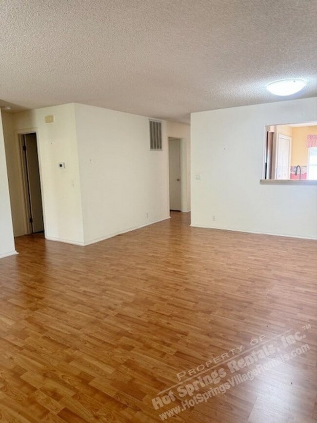 Building Photo - LaCoruna Courts | Townhome | Unfurnished