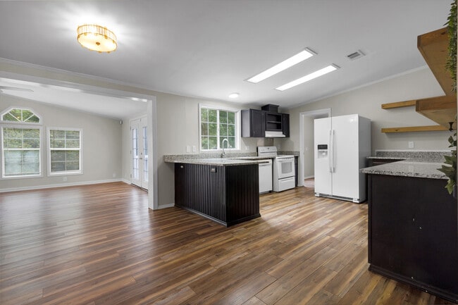 Foto del edificio - 628 Maynard Blvd