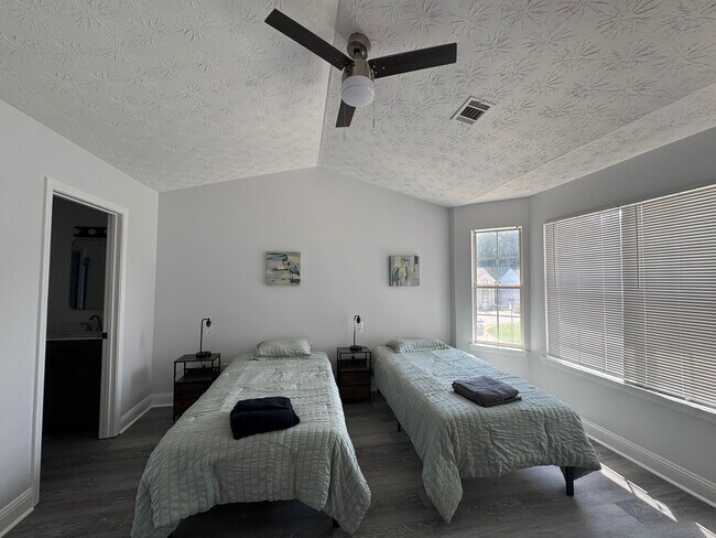Building Photo - Room in Townhome on Chupp Way Cir