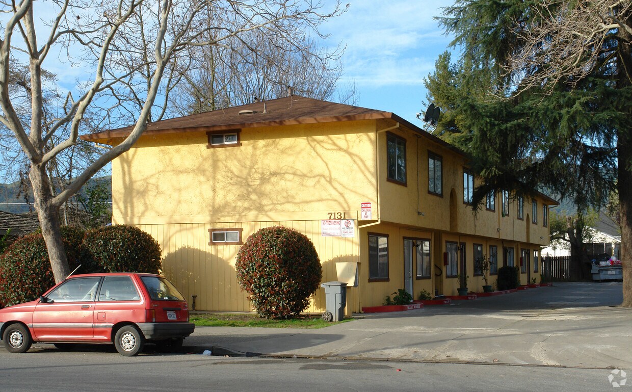 Primary Photo - 7131 Church St