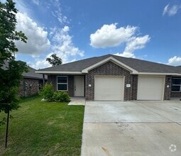 Building Photo - 1018 A Zora Dr