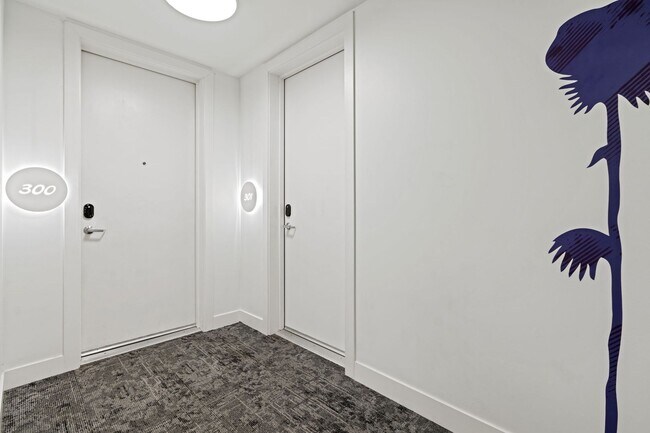 Foto del edificio - Beautiful 2 Bedroom 2 Bath Condo in the Heart of Rino District!