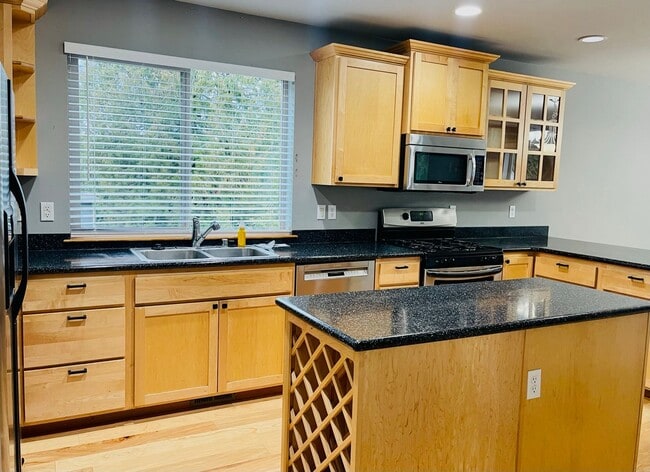 Foto del edificio - In town Poulsbo...close to everything! Bri...