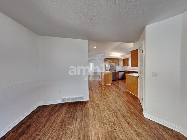 Building Photo - 1074 E 3250 N