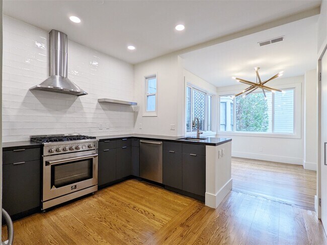 Building Photo - 2461 Buchanan St