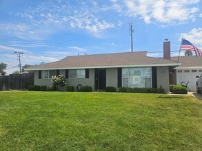 Building Photo - 1215 Royal Oak Rd