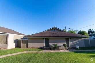 Building Photo - 2241 W Pensacola St