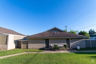 Building Photo - 2241 W Pensacola St