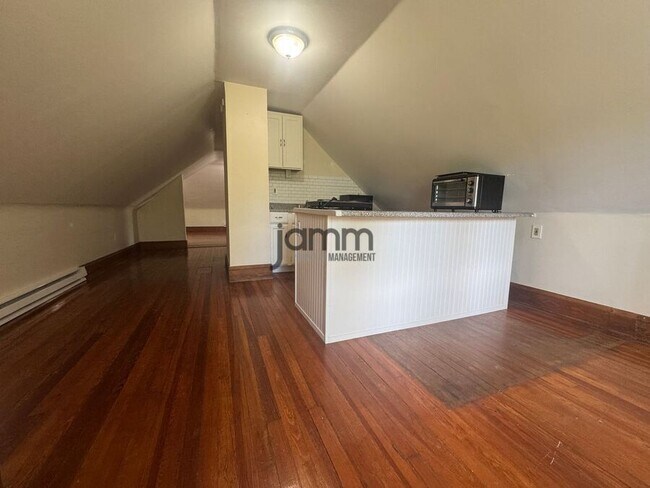 Foto del edificio - 3228 E Fairfax Rd
