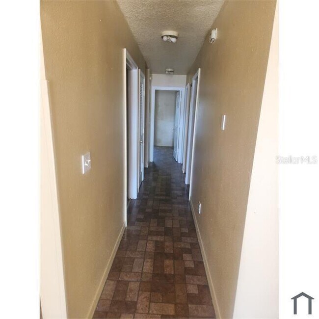 Building Photo - 3206 E Mohawk Ave