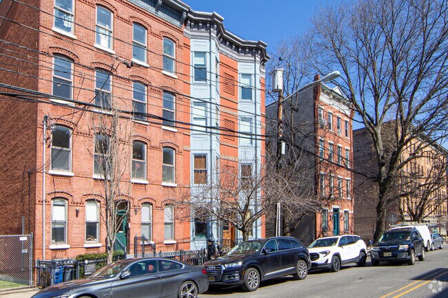 Building Photo - 126 Bright St