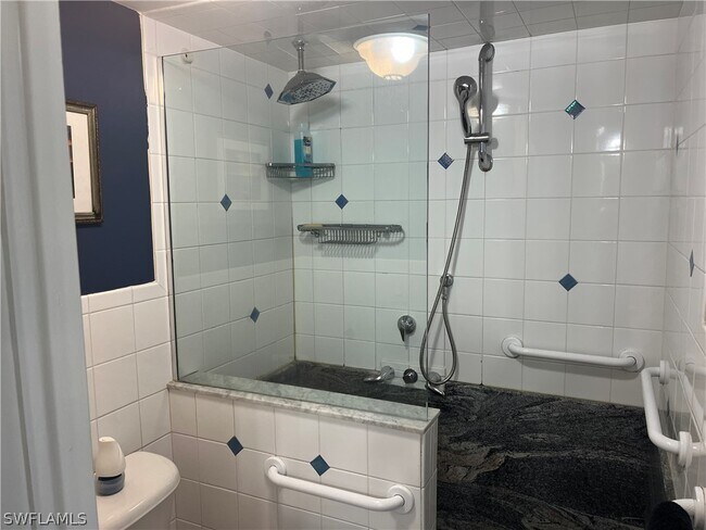 Foto del edificio - 1085 Forest Lakes Dr