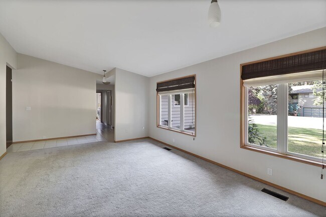 Foto del edificio - 3 Bed 2 Bath - One Story - Dog Per Approva...