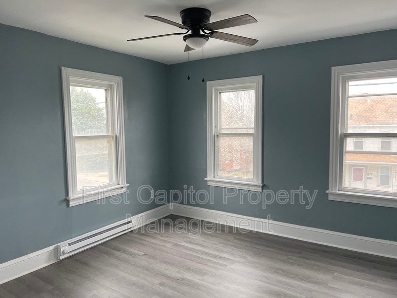 Building Photo - 306 3rd St