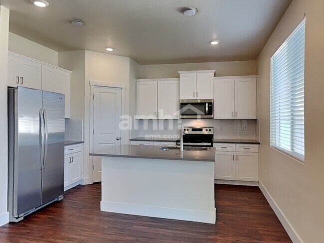 Foto del edificio - 706 S Retort Ave