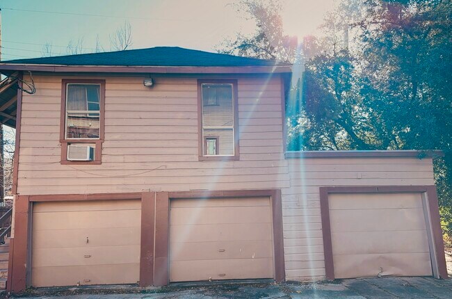 Building Photo - Apartments at Munger Place