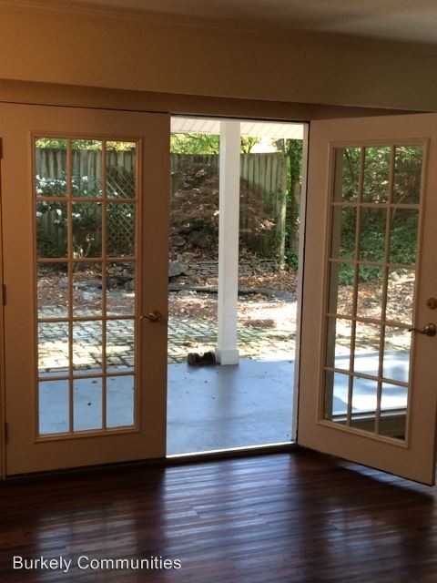 Building Photo - 3 br, 2 bath House - 1303 Sunset Dr