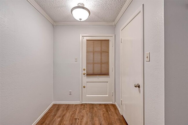 Building Photo - 8277 Kingsbrook Rd