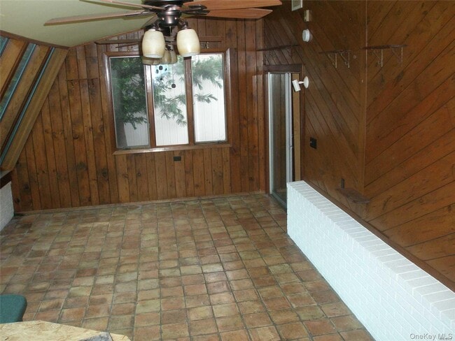 Building Photo - 4924 Express Dr S