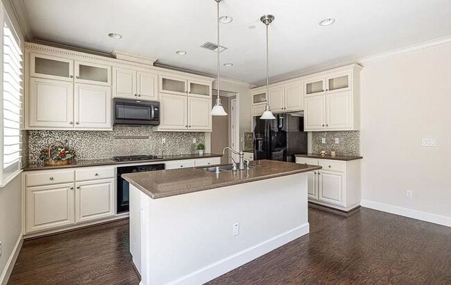 Foto del edificio - $4195.00 - Gorgeous and Ready for Move-In! Spacious 4 Br / 2.5 Ba in South Gilroy