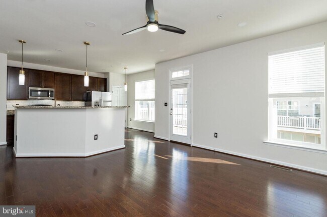 Foto del edificio - 6192 Murray Terrace