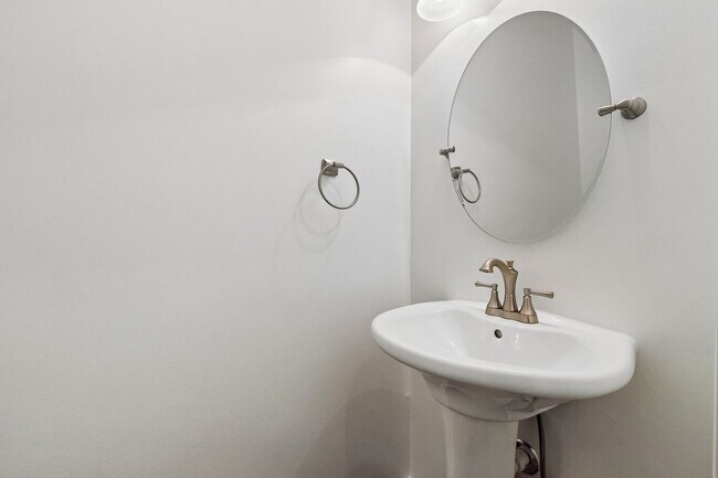 Building Photo - 10737 Kitchener Ct